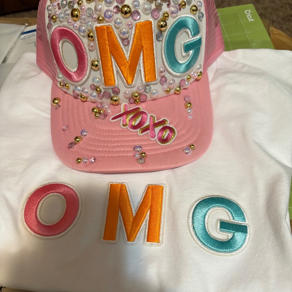 Omg hat T-shirt